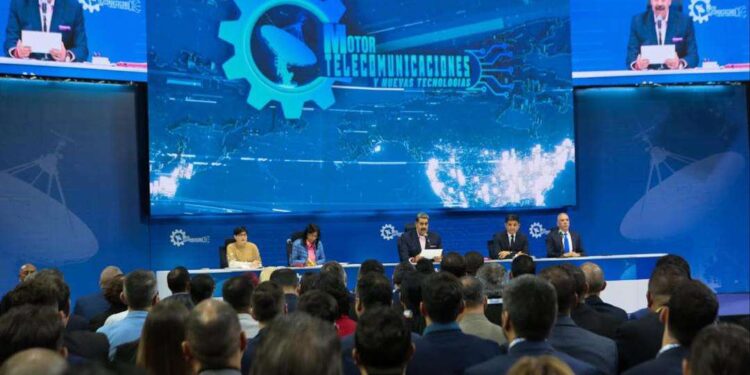 Maduro firma decreto de emergencia económica para proteger el aparato productivo tras medidas arancelarias de Trump