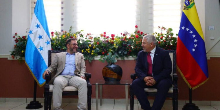 Canciller Yván Gil llegó a Honduras para participar en la IX Cumbre de la Celac