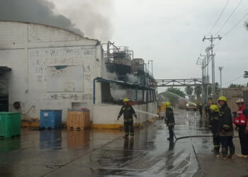 Autoridades investigan incendio en planta camaronera del Zulia