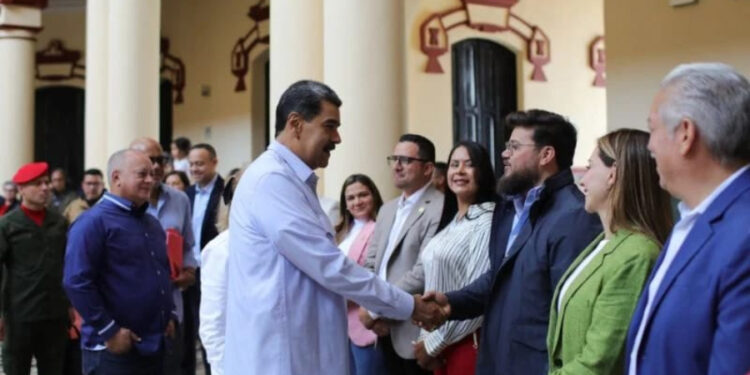 Presidente Maduro sostiene reunión con los candidatos a las gobernaciones del GPPSB