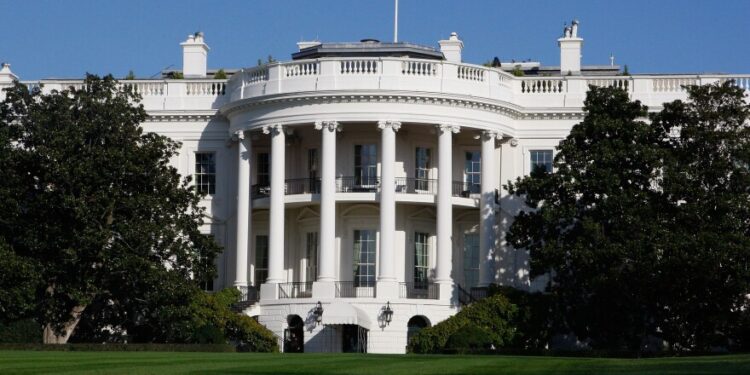 La Casa Blanca desmiente que Trump considere una pausa de 90 días para los aranceles