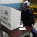 Un total de 537 ciudadanos votó en casa en la segunda vuelta electoral de Ecuador 2025