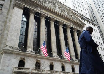 Wall Street inicia en baja tras el impresionante repunte del miércoles