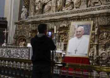 Comienza la ceremonia de cierre del féretro del papa Francisco