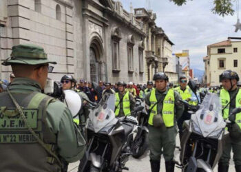 Más de 11 mil 500 funcionarios resguardan templos religiosos y espacios públicos en Caracas