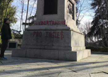 Vandalizan la estatua de José de San Martín en Madrid: “Libertraidor”