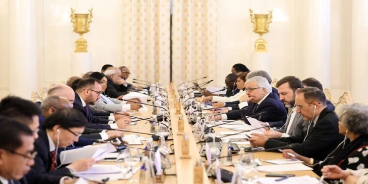 Países en defensa de Carta de la ONU emiten declaración contra maltrato de migrantes