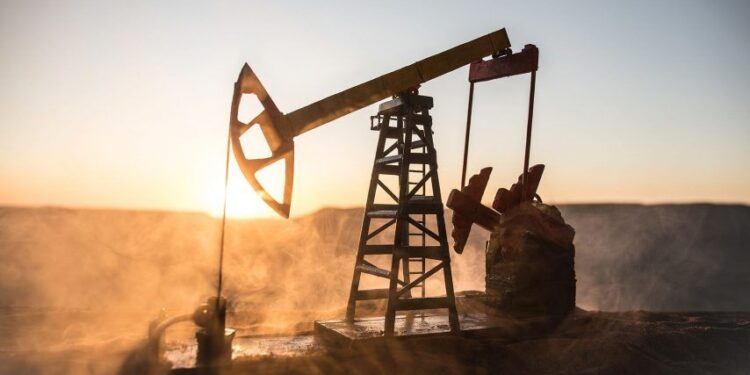 El petróleo de Texas se desploma 4,57 % tras los aranceles de China en represalia a EE.UU.