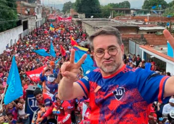 Carabobeños abarrotaron las calles para acompañar a Lacava en impresionante inicio de campaña