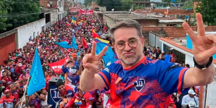 Carabobeños abarrotaron las calles para acompañar a Lacava en impresionante inicio de campaña