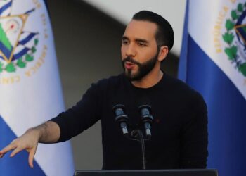 Renunció comisionado de DDHH de Nayib Bukele