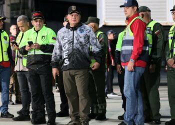 Cabello: Coyotes venezolanos con complicidad de funcionarios migratorios tienen una red de trata de personas