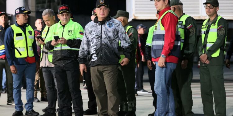 Cabello: Coyotes venezolanos con complicidad de funcionarios migratorios tienen una red de trata de personas