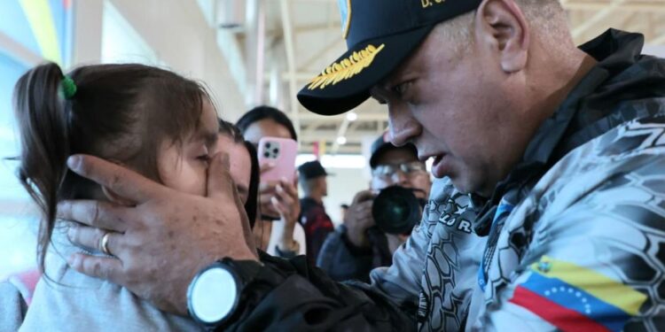 Diosdado Cabello instó al gobierno de EEUU a devolver a los niños secuestrados con sus familias