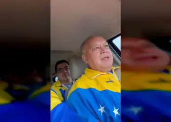 Diosdado Cabello: La gente está en la calle votando en paz y en familia