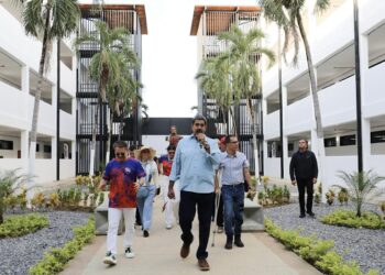 Maduro inaugura la Universidad de las Comunas para un «nuevo modelo social» en Venezuela