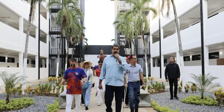 Maduro inaugura la Universidad de las Comunas para un «nuevo modelo social» en Venezuela