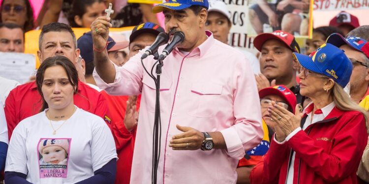 Maduro llama «usurpador y fraudulento» a Noboa y dice que Ecuador «retomará su camino»