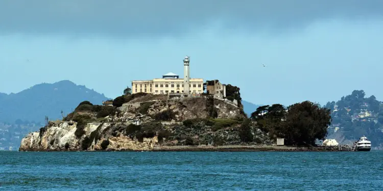 EE.UU. reabrirá la prisión de Alcatraz para encarcelar a “criminales despiadados”
