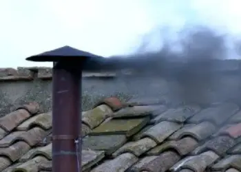 Segunda votación del día en el cónclave también finaliza con fumata negra