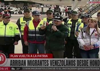 Diosdado Cabello anuncia el regreso de 183 venezolanos desde Honduras