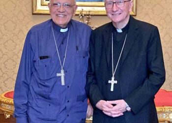 Baltazar Porras se reúne con el cardenal Prieto Parolin, candidato a sucesor del Papa Francisco