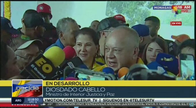 Diosdado Cabello ejerció su derecho al voto en el proceso electoral de este domingo 25M