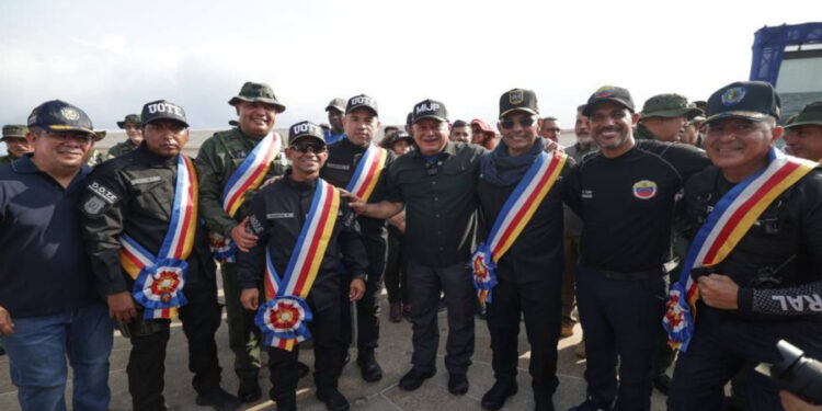 Ministro Cabello condecoró a efectivos de seguridad que participaron en la Operación Negro Primero