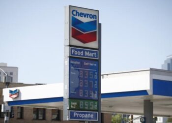 Presidente de Chevron alerta sobre riesgos para EEUU si la compañía abandona Venezuela