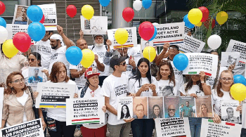 Familiares de detenidos postelectorales cierran jornada de protestas en la sede de la UE en Caracas
