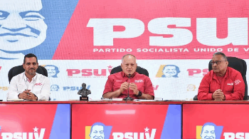 Cabello afirma que la política de la oposición se basa «en redes sociales y pantallas de televisión»