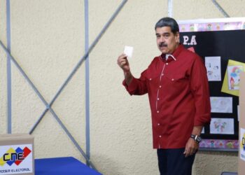 Nicolás Maduro pide que «nadie meta sus narices» en disputa territorial con Guyana