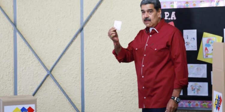 Nicolás Maduro pide que «nadie meta sus narices» en disputa territorial con Guyana