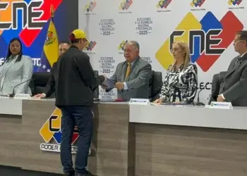 CNE proclama a diputados electos, entre ellos Capriles, Rondón y González