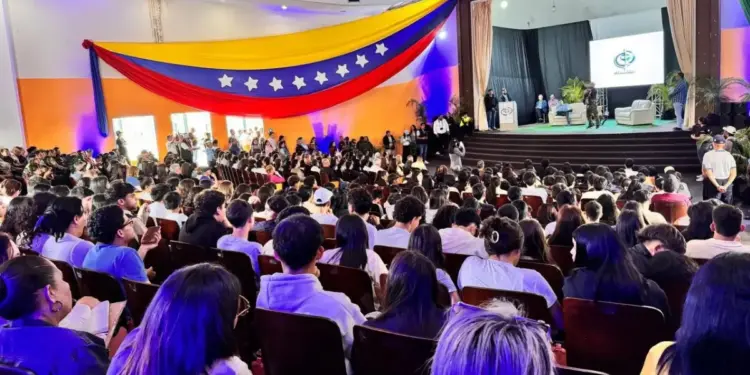 Tarek William Saab dictó conferencia a más de mil estudiantes en Mérida