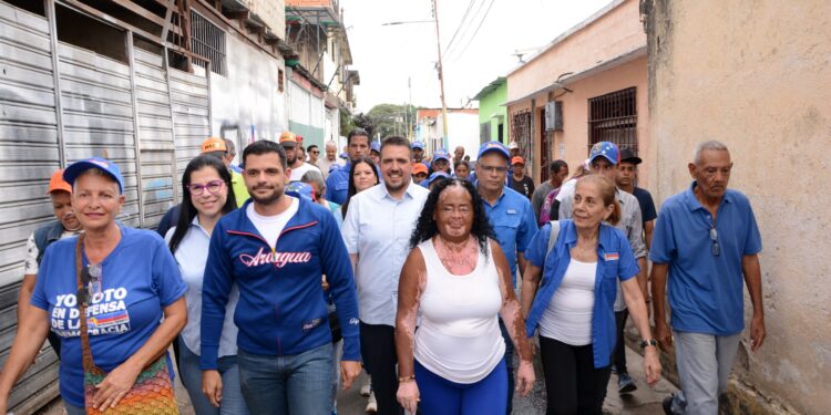 Stalin González encabezó casa por casa en Aragua para incentivar el voto