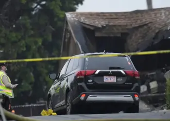 Autoridades confirman «múltiples víctimas» tras accidente aéreo en zona residencial de EE.UU.