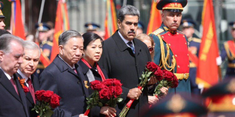 Maduro participó junto a más de 20 líderes mundiales en desfile militar por el Día de la Victoria en Rusia