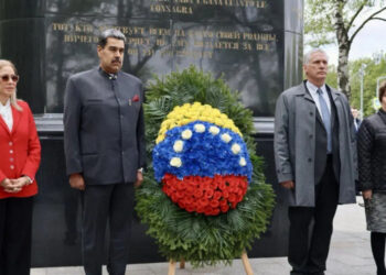 Presidentes Maduro y Díaz-Canel rindieron honores al Libertador Simón Bolívar desde Moscú