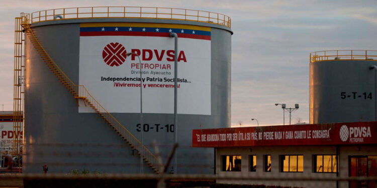 Producción petrolera se mantiene pese al retiro de licencias, aseguró la ministra de Hidrocarburos