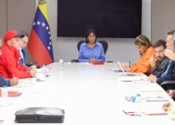 Delcy Rodríguez sostuvo reunión con la CBST para revisar avances en la recuperación del Ingreso Mínimo Integral