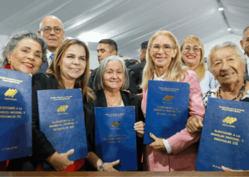 Maduro a los diputados electos: «Vamos a construir la Venezuela del futuro con leyes innovadoras e inexorables»