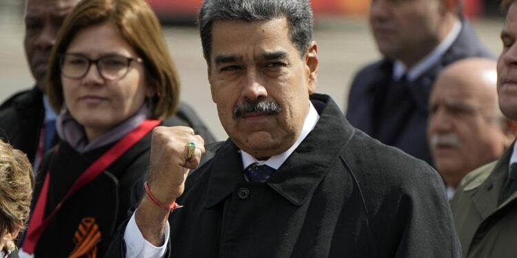 Maduro viaja a San Petersburgo tras asistir a festejos por el Día de la Victoria en Moscú