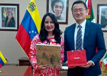Embajadora de Venezuela en México sostuvo encuentro con encargado de negocios de China