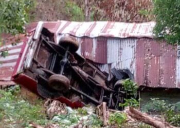 Un vehiculo chocó contra una casa en Mariches y dejó a una persona herida