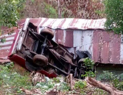 Un vehiculo chocó contra una casa en Mariches y dejó a una persona herida