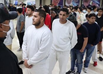 Trump pidió a Ucrania recibir migrantes deportados de terceros países, según The Washington Post