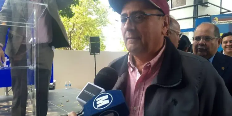 Sergio Garrido notificó al CNE que renunció a su postulación por Fuerza Vecinal