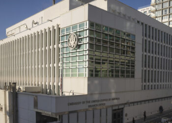 Oficina de la Embajada de EE.UU. en Tel Aviv sufre daños por ataques iraníes contra Israel