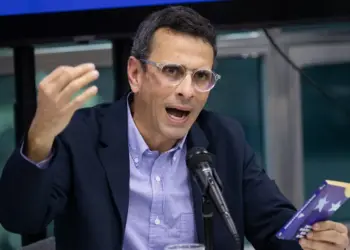 Capriles acusa al Gobierno de declarar una “guerra» al dólar paralelo «sin aplicar una sola medida”